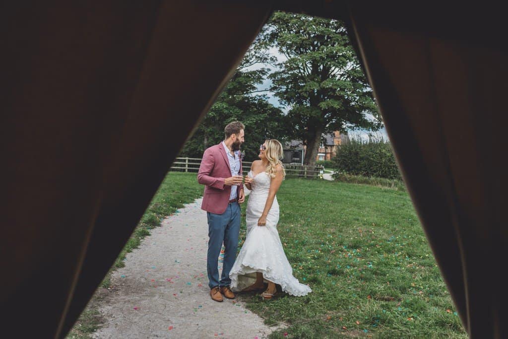 Relaxed tipi wedding photographer // Debbi & John