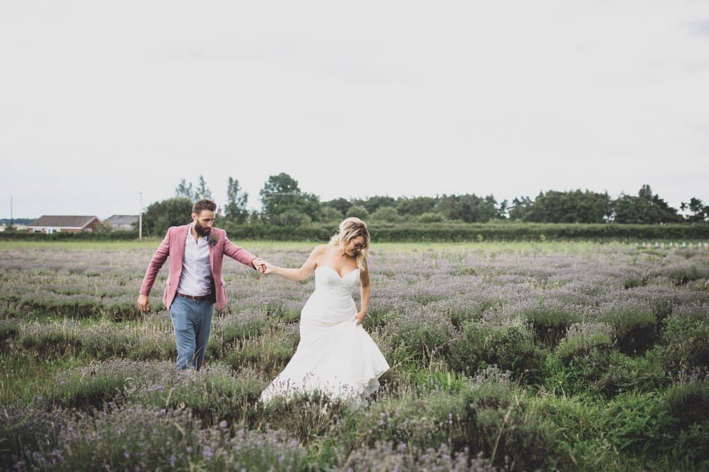 Relaxed tipi wedding photographer // Debbi & John