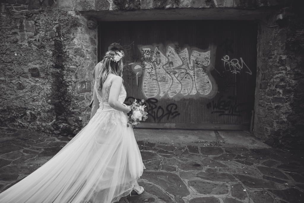 italy wedding photographer bride boho and blue suit relaxed