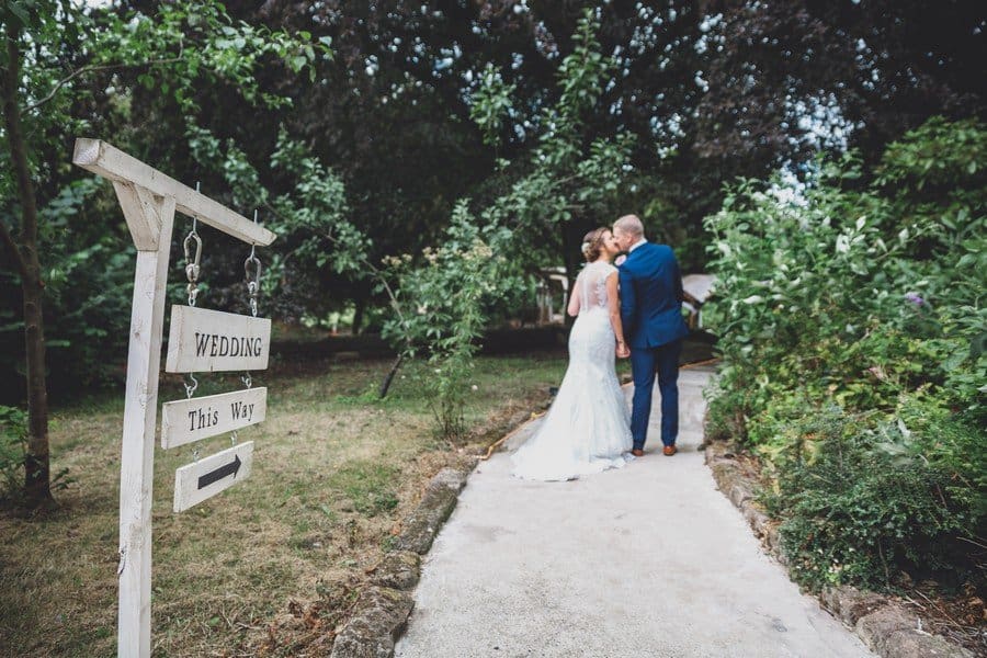 derbeyshire wedding photographer relaxed and boho