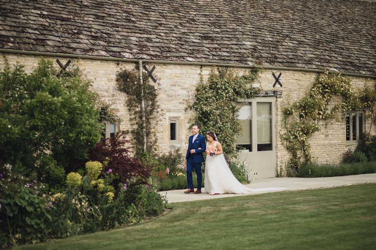 oxfordshire wedding venue relaxed and boho