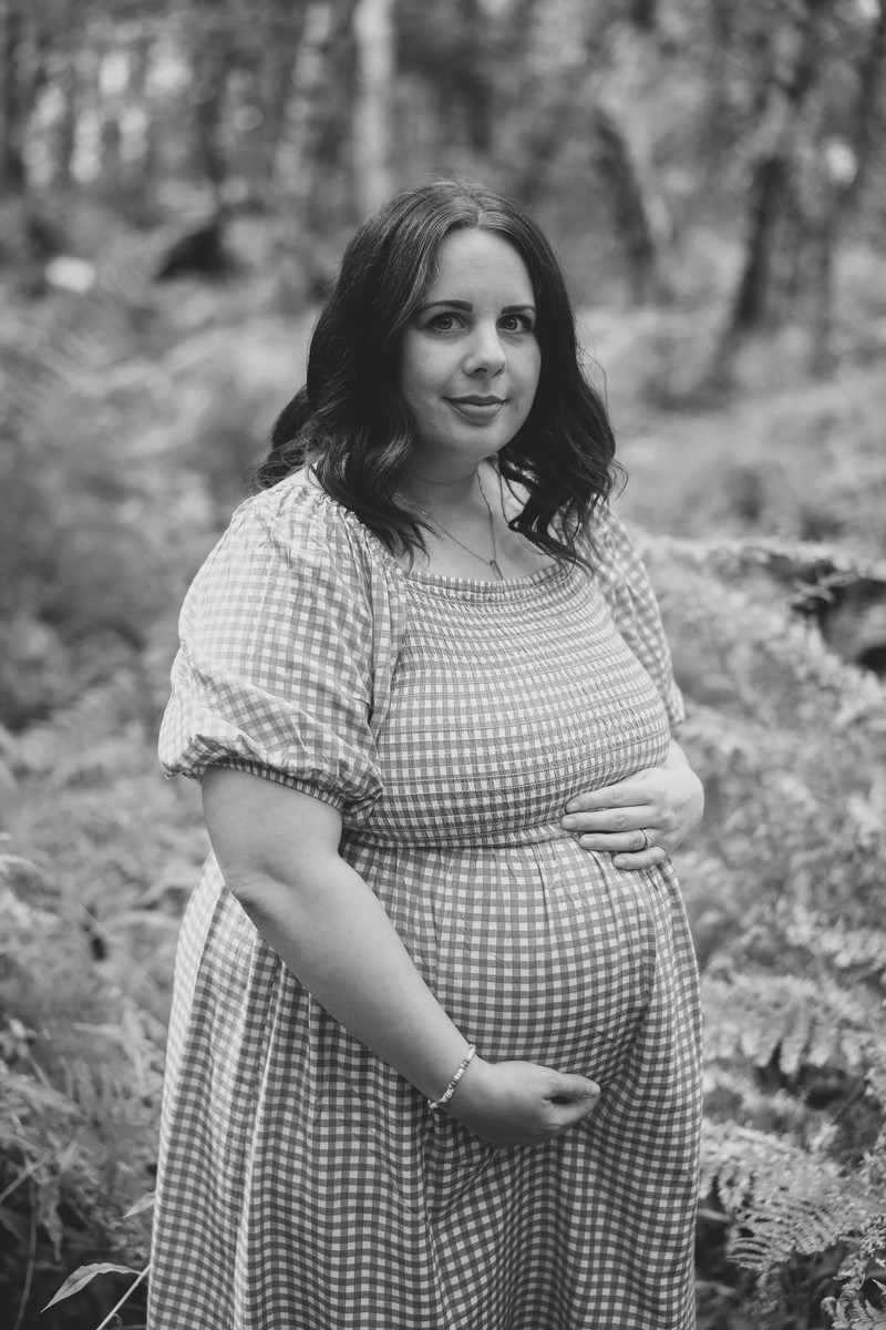 MATERNITY SHOOT IN THE WOODS