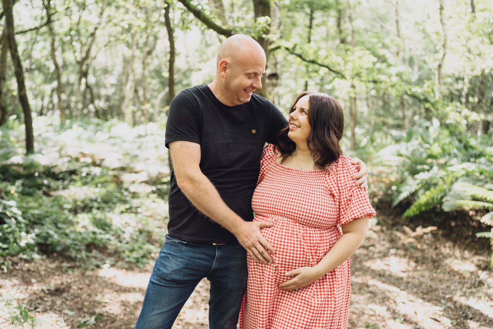 A maternity shoot in the woods // Charlotte