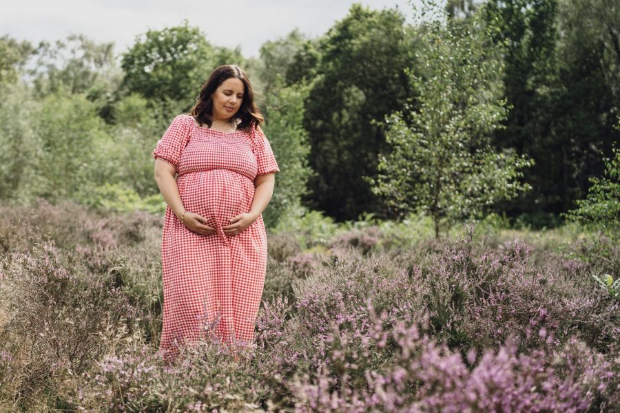 A maternity shoot in the woods // Charlotte