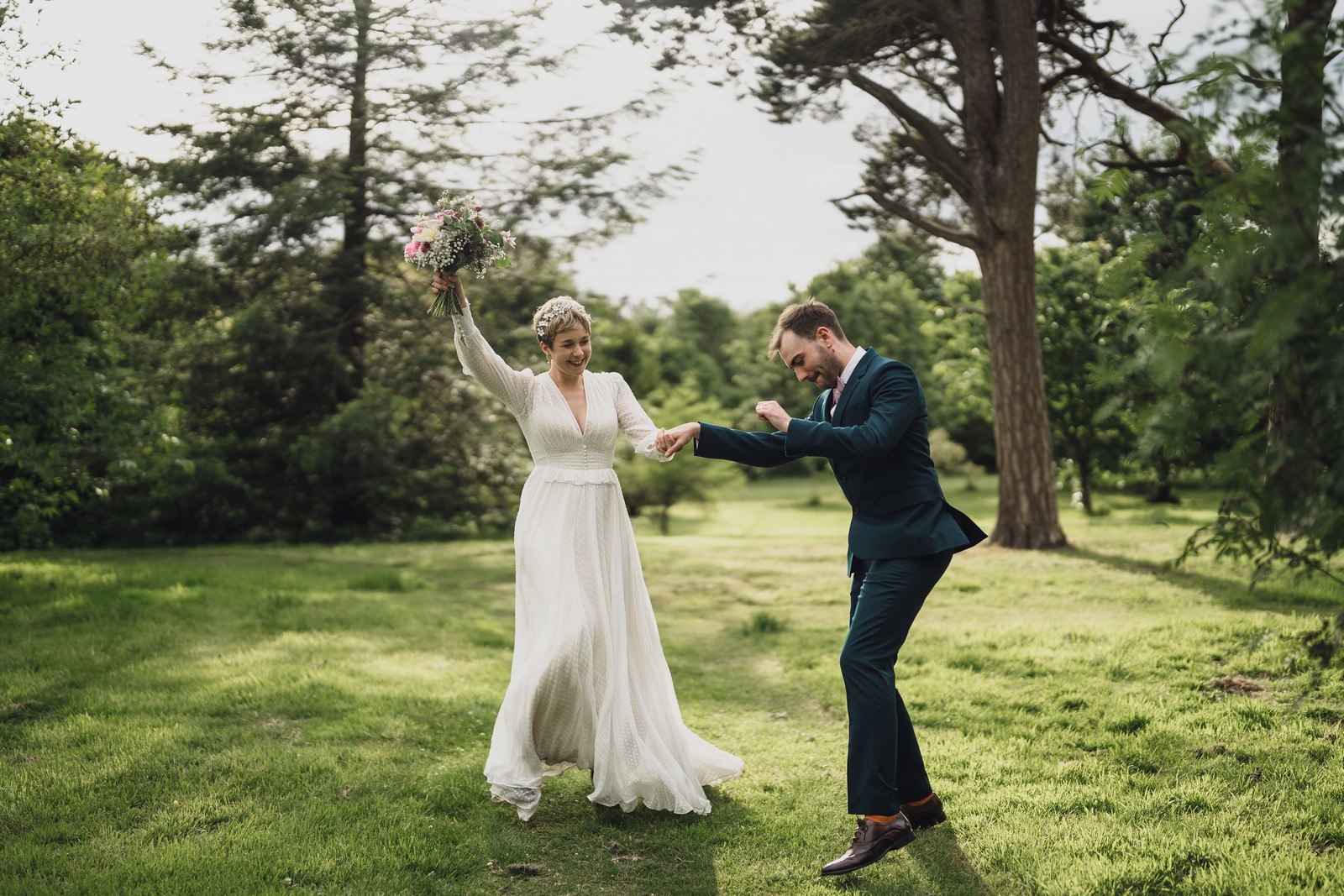 dancing at wedding