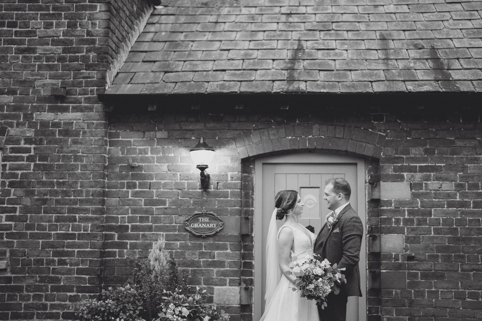 Sandhole Oak Barn Cheshire // Faye & Oliver