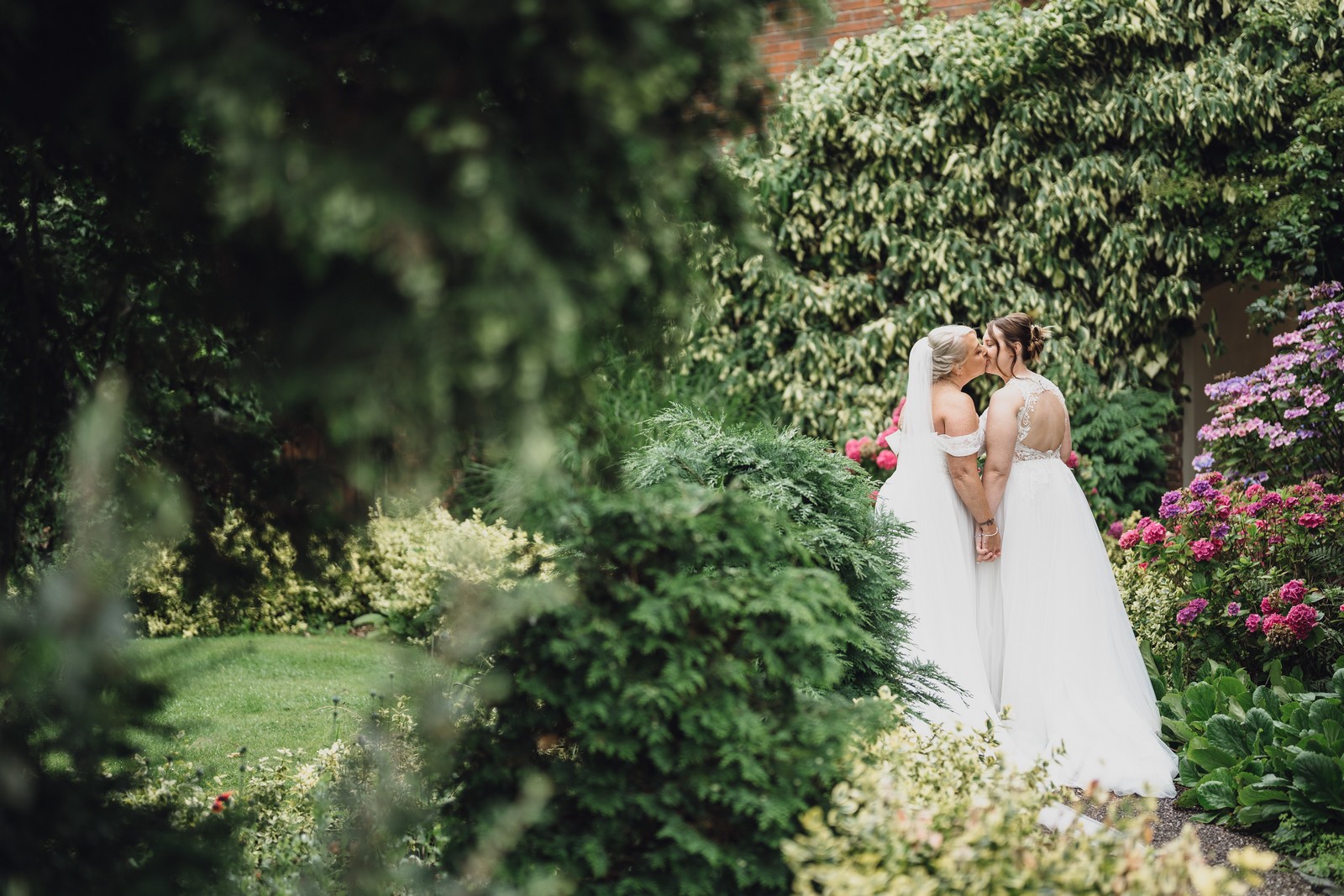 the best north west cheshire wedding photographer at wrenbury hall